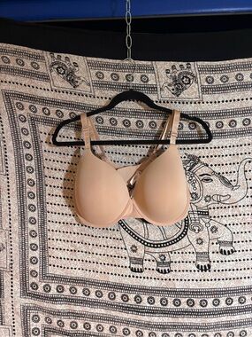 Victoria’s Secret “T-shirt” Push-up Full Coverage Bra Beige 38DDD/F EUC